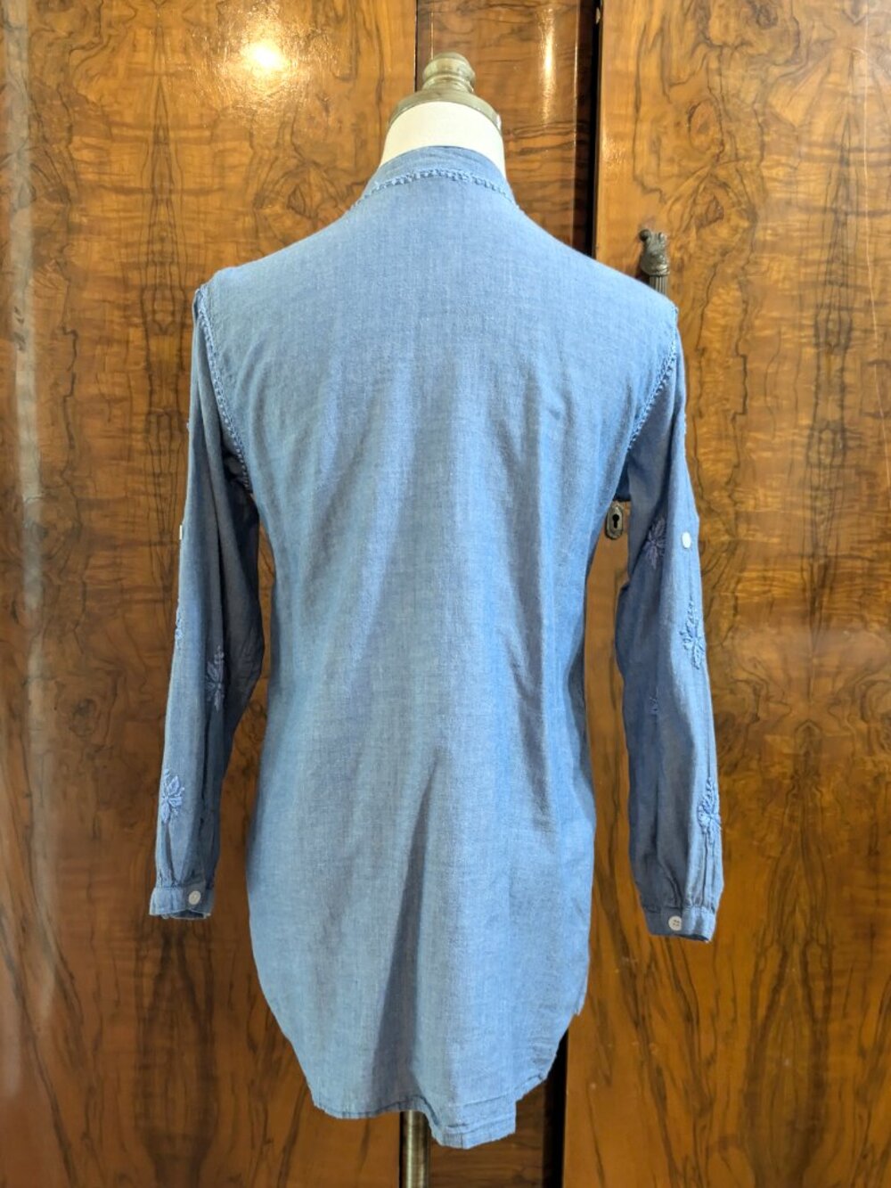 Kyla Seo Blue Chambray Embroidered Babydoll Blouse S Button Front Boho Peasant - Picture 6 of 7